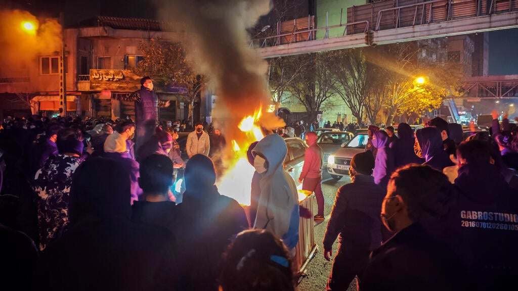 Protests in Tehran (Photo: Anonymous/Getty Images) מחאה מחאות הפגנה הפגנות איראן טהרן 8 בינואר