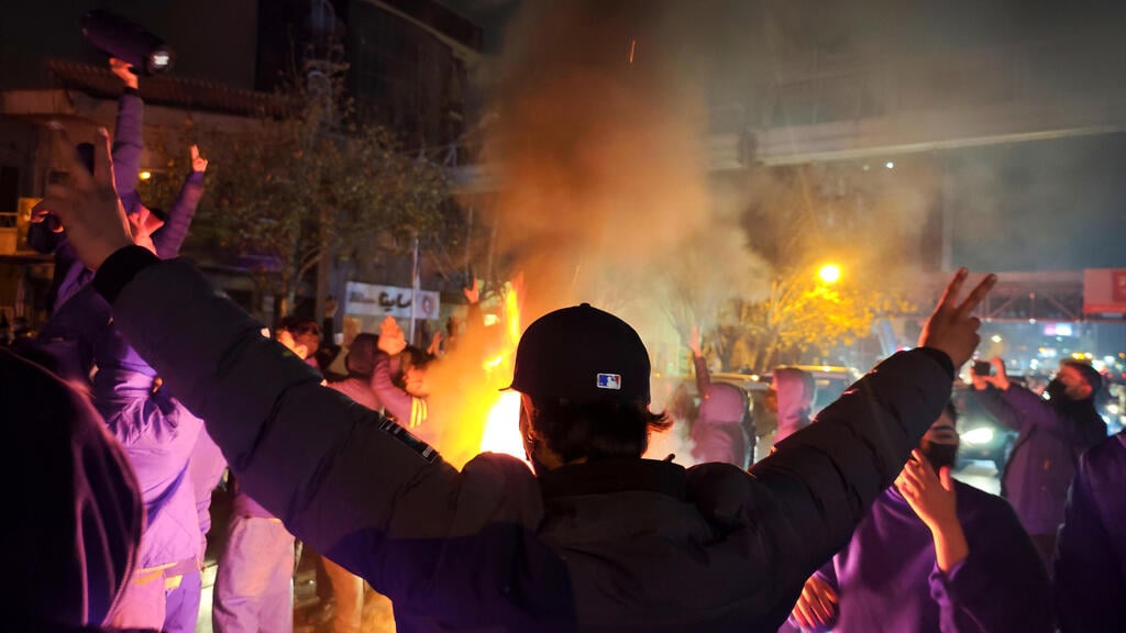 Protests in Tehran on January 8 (Photo: Anonymous/Getty Images) מחאה מחאות הפגנה הפגנות איראן טהרן 8 בינואר