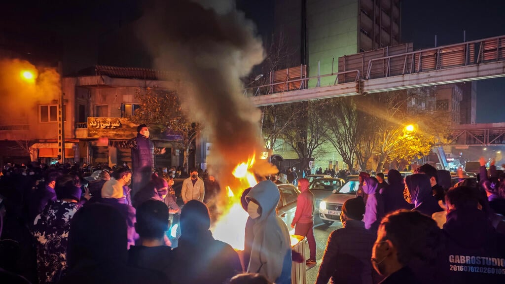Footage from the protests in Tehran (Photo: Anonymous/Getty Images) מחאה מחאות הפגנה הפגנות איראן טהרן 8 בינואר
