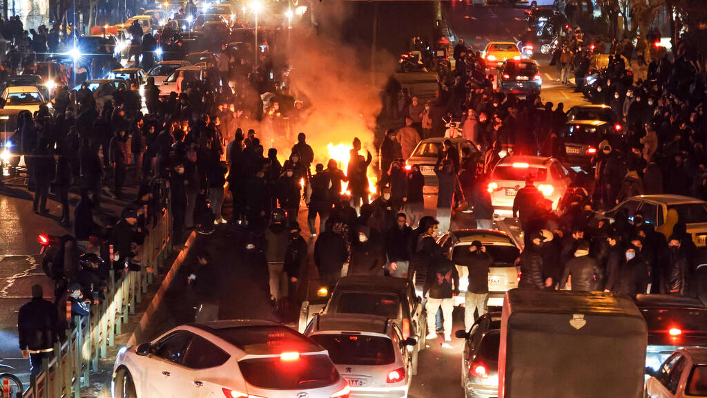 Photo: Anonymous/Getty Images מחאה מחאות הפגנה הפגנות איראן טהרן 8 בינואר