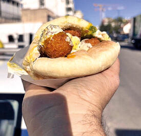 הפלאפל של מאמיס. משביע, טעים וזול