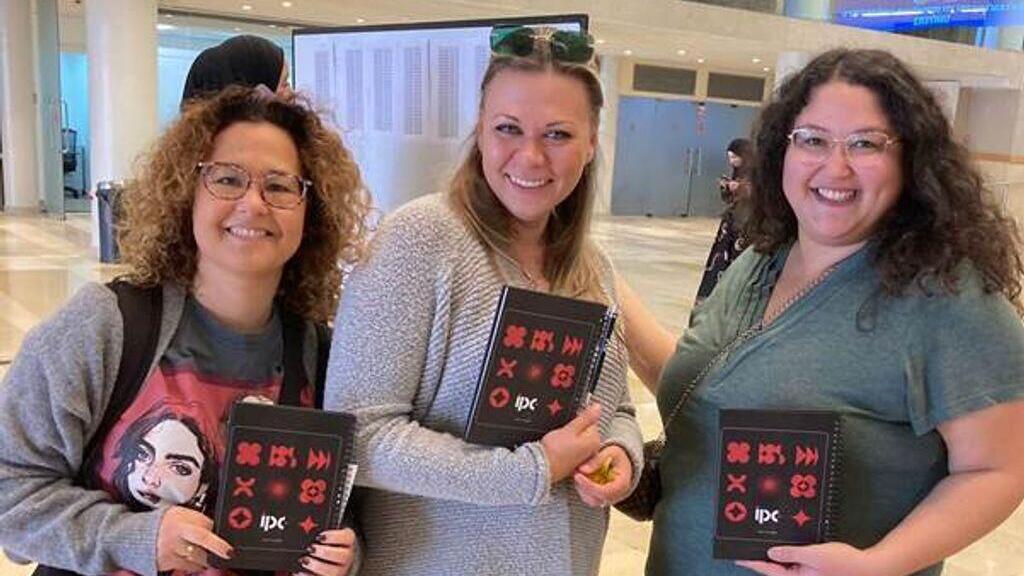 סטודנטים של מכללת IPC בבנייני האומה ירושלים לקראת בחינת לשכת רואי חשבון להסמכת מנהלי חשבונות