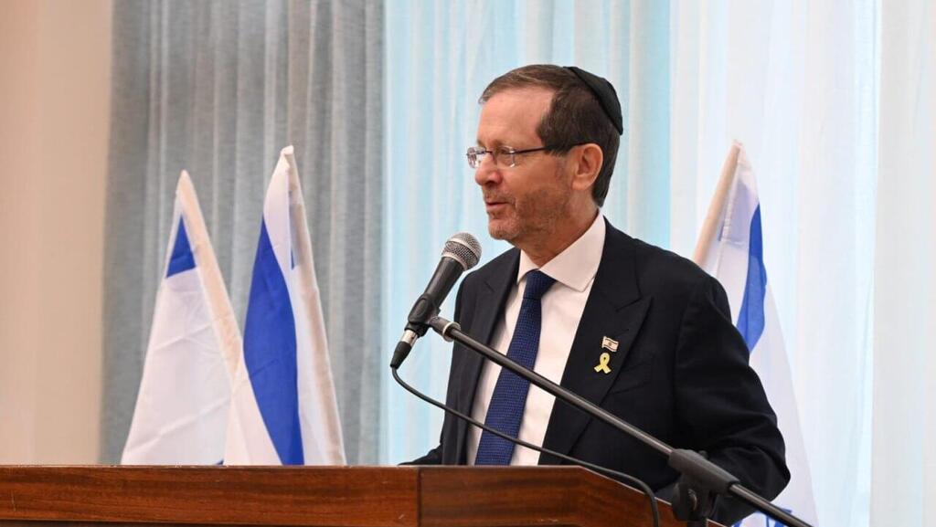 President Isaac Herzog (Photo: Haim Tzach) נשיא המדינה בביקור בישיבה התיכונית מקור חיים