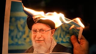 מפגינים נגד המשטר האיראני בחולון