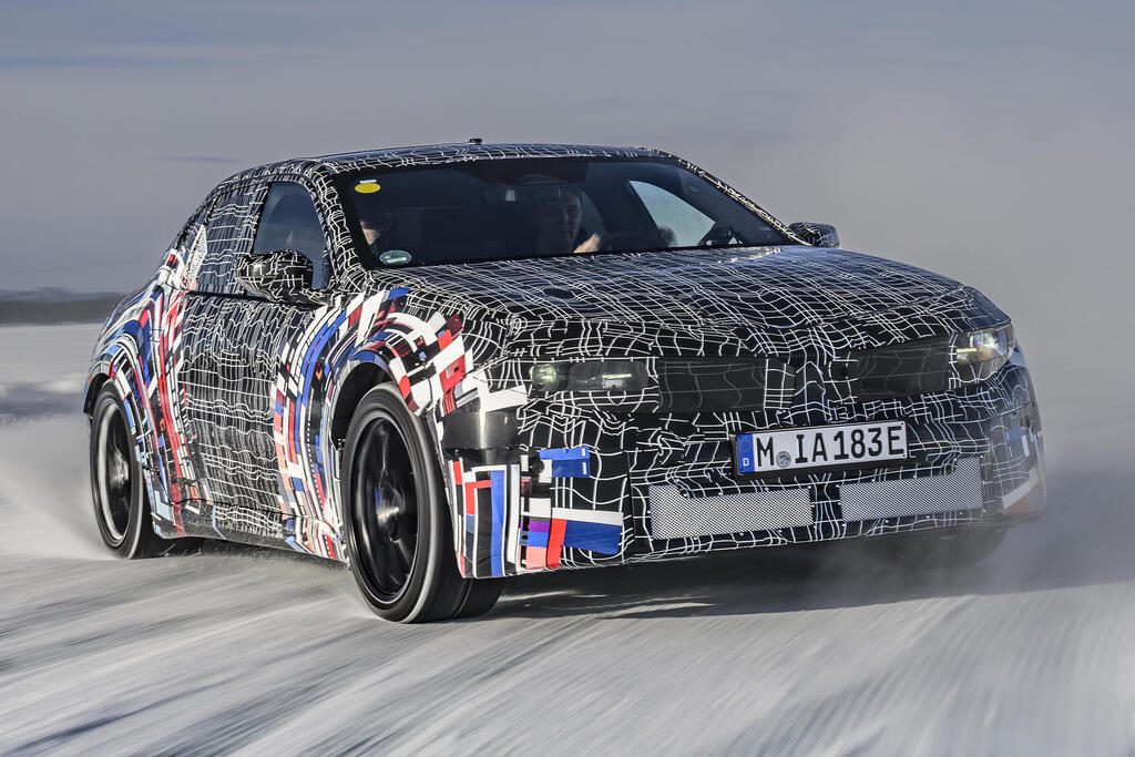 משחקת בשלג: ב.מ.וו מכינה M3 חשמלית