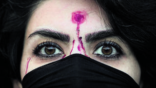 מפגינה למען איראן