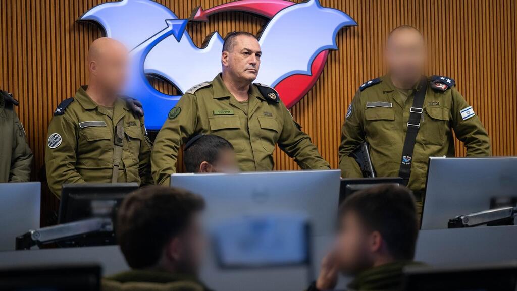 IDF Chief of Staff Eyal Zamir visited the Arrow Battalion of the Air Defense Command, (Photo: IDF Spokesperson's Unit) הרמטכ״ל, רב-אלוף אייל זמיר, בביקור בגדוד חץ של מערך ההגנה האווירית