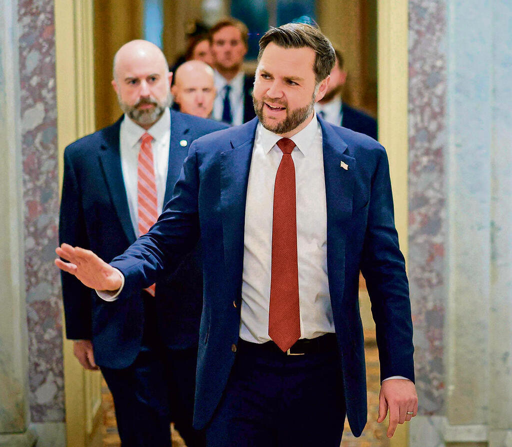 ואנס. מה שהשמאל המטורלל יאמר במערכה הראשונה, סגן הנשיא יאמר בדרכו העדינה יותר במערכה השלישית | צילום: אי-אף-פי, HEATHER DIEHL