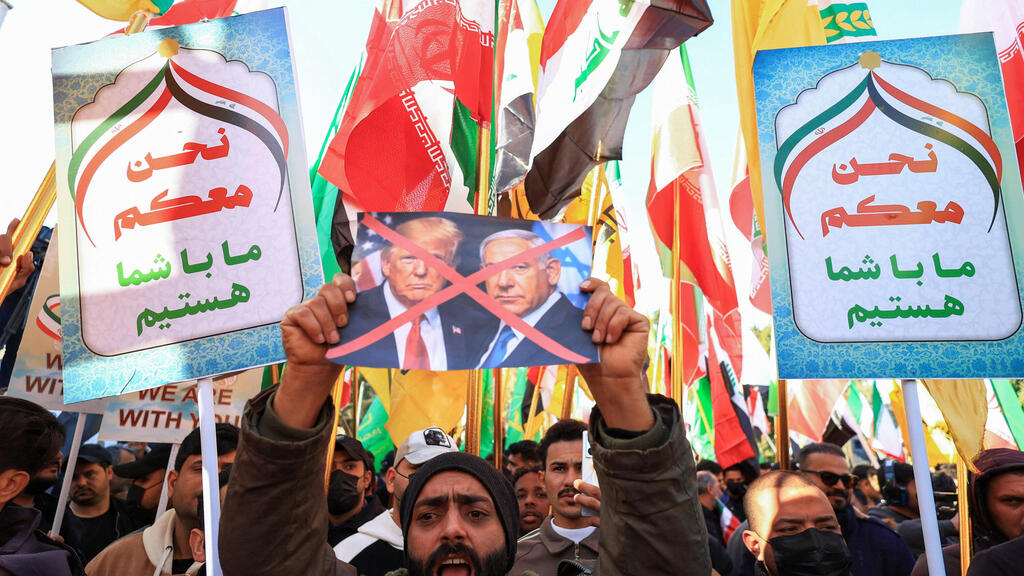 Photo: REUTERS/Thaier al-Sudani הפגנת תומכי משטר האייתולות בבגדד