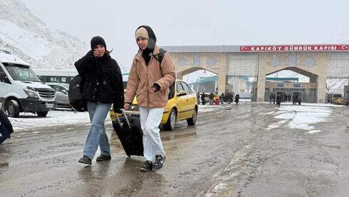 Iranians go to Turkey to get online amid blackout