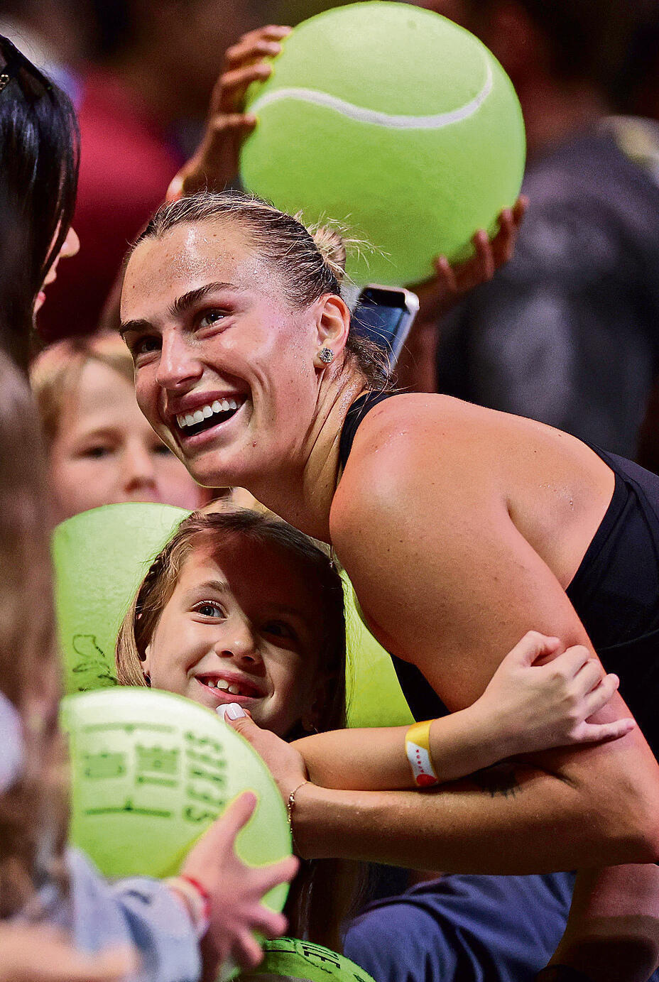 זקוקה לאהבה. סבאלנקה עם המעריצים