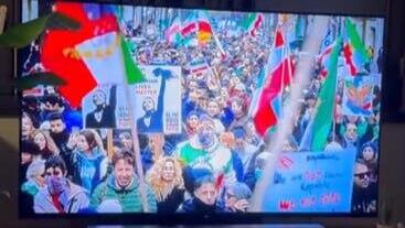 Images of protests broadcast during hte hacking of state television איראן פריצה לערוצי הטלוויזיה הממלכתית דרך הלוויין