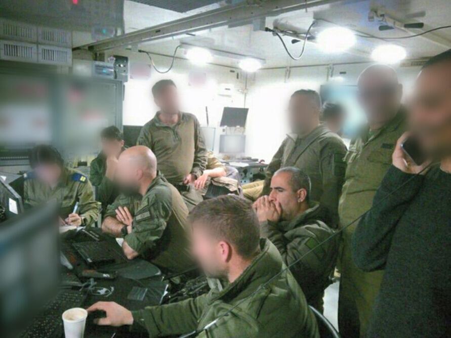 Photo: IDF מפקד אוגדה 162 ומפקד שייטת 13 דאז בחמ"ל המבצע "דרום אדום" להשבת אורון שאול ז"ל