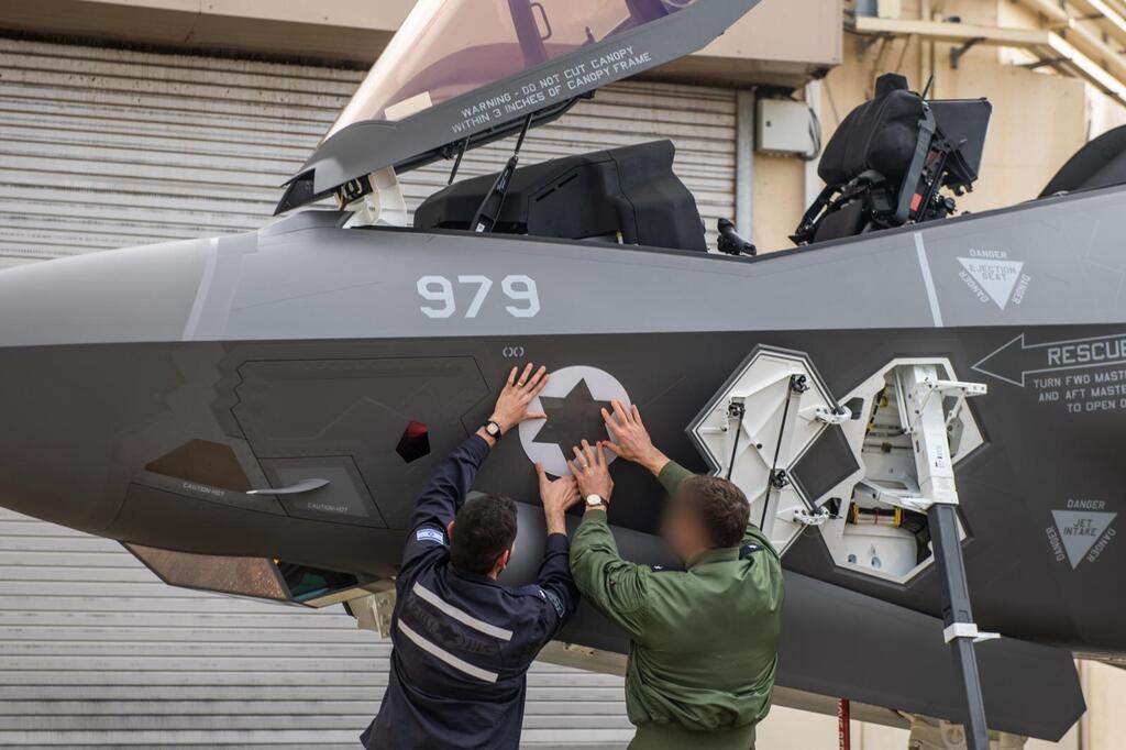 hree new F-35 Adir fighter jets landed Sunday at Nevatim Airbase in the Negev (Photo: IDF Spokesperson's Unit) שלושה מטוסי אדיר חדשים נחתו בבסיס נבטים