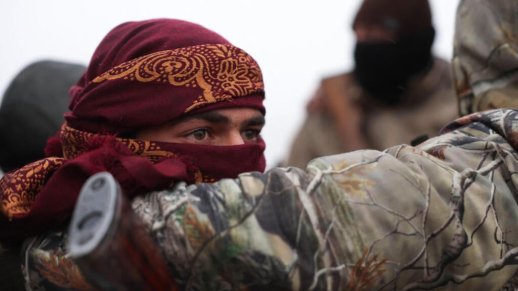 The Syrian president recognized Kurdish as an official language, but he is not trusted in Qamishli (Photo: Omar Haj Kadour / AFP) כוחות משטר א-שרע צבא סוריה אזור א-טבקה במחוז דיר א-רקה 17 בינואר