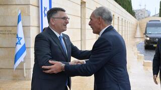 Le président du Honduras a demandé de l'aide - et Israël a envoyé des spécialistes des yeux
