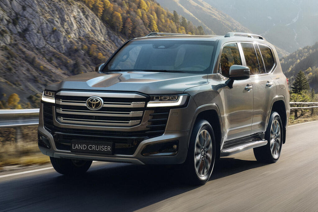 גם הוא היברידי: טויוטה מחשמלת את הלנד קרוזר 300