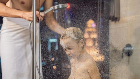 Are shared showers with children legitimate?