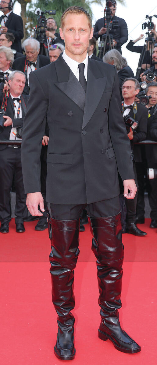 סקושגורד  במגפיים.  סקס־אפיל