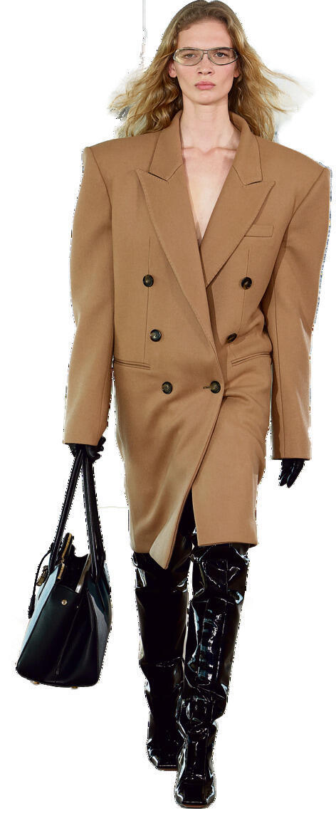 דוגמנית  של מקרטני  במגפיים.  הכל נבנה  סביבם