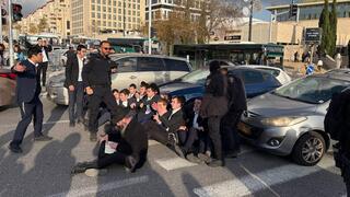 התפרעות חרדים סמוך לבית משפט עליון