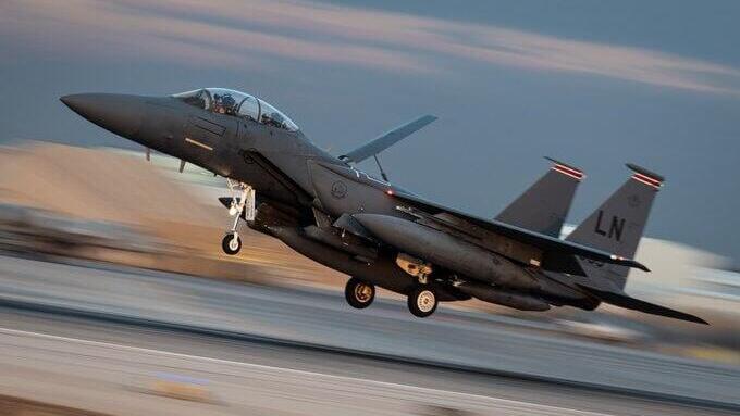 A US Air Force F-15E fighter jet that landed this week at a base in the region (Photo: X) מטוס F-15E של חיל האוויר האמריקאי