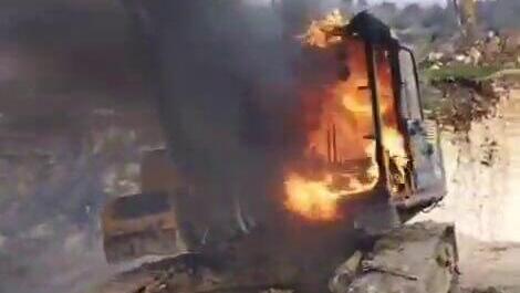 Palestinians claim settlers set bulldozers on fire