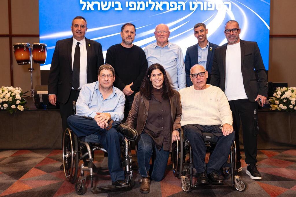 מימין: פיני בלילי, כפיר כהן, גילי לוסטיג, אריק קפלן, ח"כ סימון דוידסון, מימין למטה: משה מוץ מטלון, יעל ארד ועידן קליימן (צילום: אברם ולדמן) מימין: פיני בלילי, כפיר כהן, גילי לוסטיג, אריק קפלן, ח"כ סימון דוידסון, מימין למטה: משה מוץ מטלון, יעל ארד ועידן קליימן
