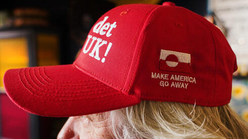 Make America Go Away: מוצרים פרו-גרינלנד הפכו ללהיט ברשתות