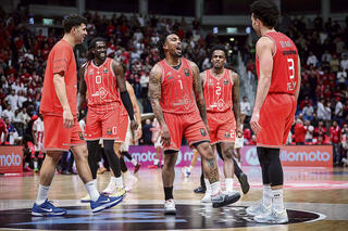 העוגן של איטודיס. כריס ג'ונס ולהקתו