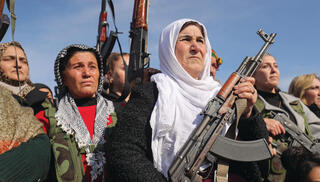 בנשקים שלופים. אזרחים כורדים בקמישלי ערוכים להגעת כוחות המשטר הסורי