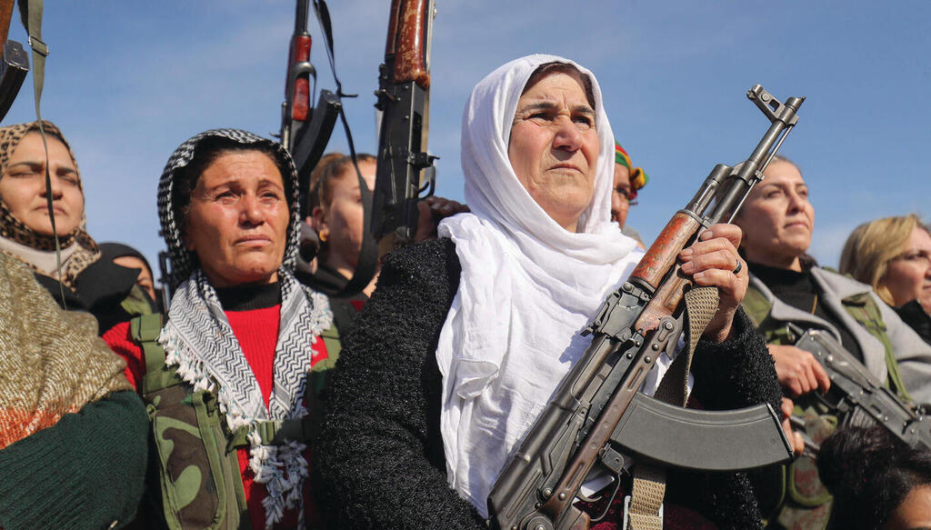 בנשקים שלופים. אזרחים כורדים בקמישלי ערוכים להגעת כוחות המשטר הסורי