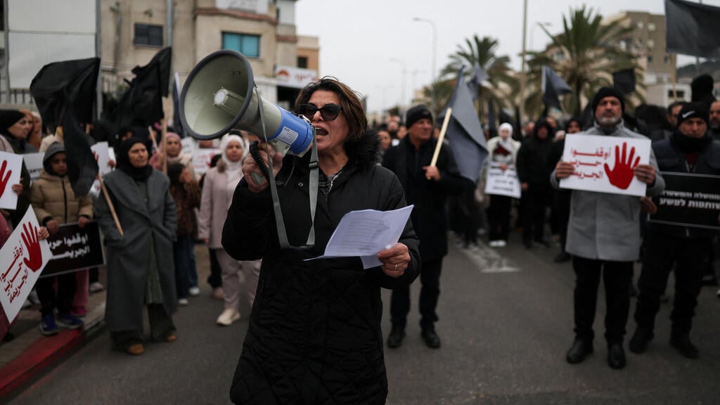 Photo: Ammar Awad/ Reuters הפגנה בסכנין בקריאה לעצירת הפרוטקשן