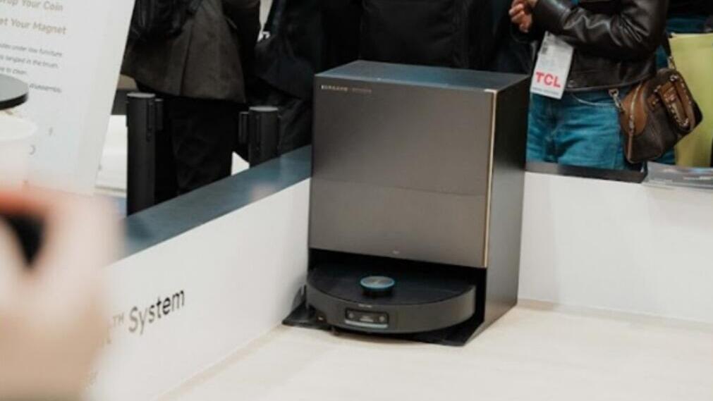 חיישן ניווט דינמי המתרומם בחללים פתוחים לצורך מיפוי מהיר, אך נכנס אוטומטית לתוך גוף השואב ברגע שהוא מזהה כניסה מתחת לספה, למיטה או למזנון (צילום: באדיבות DREAME GLOBAL) חיישן ניווט דינמי המתרומם בחללים פתוחים לצורך מיפוי מהיר, אך נכנס אוטומטית לתוך גוף השואב ברגע שהוא מזהה כניסה מתחת לספה, למיטה או למזנון