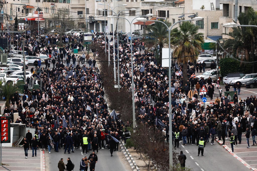 "הרבה עוזבים ליישובים יהודיים". הרבבות בסכנין (צילום: REUTERS/Ammar Awad) הפגנה בסכנין בקריאה לעצירת הפרוטקשן