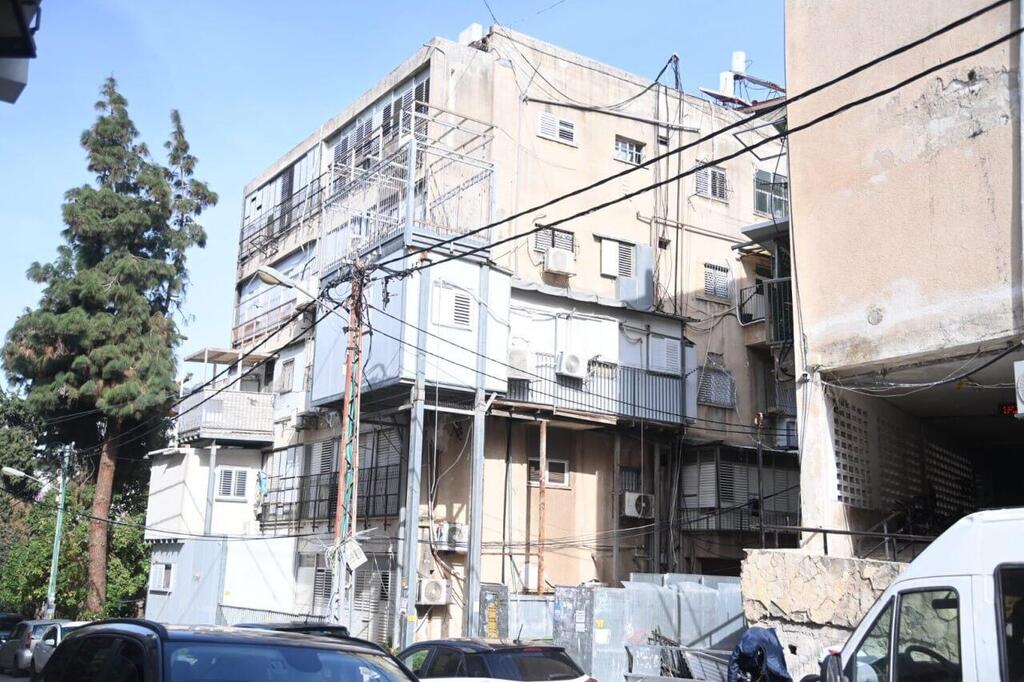 תוספות בנייה בבניין בבני ברק (צילום: יאיר שגיא) תוספות בנייה בבניין בבני ברק