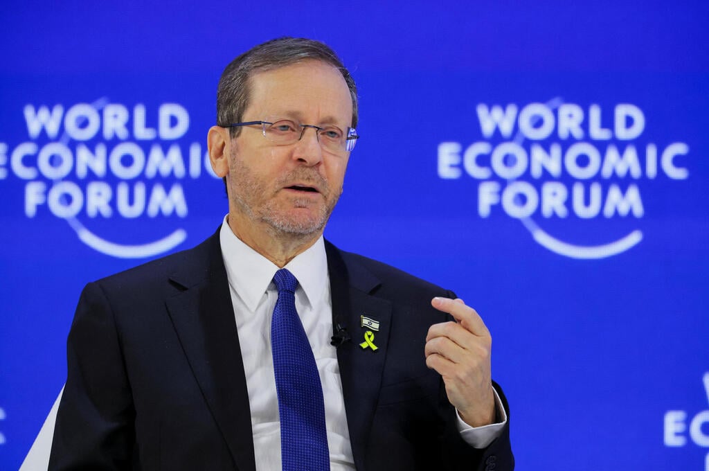 President Isaac Herzog (Photo: REUTERS/Denis Balibouse) נשיא המדינה יצחק הרצוג מתראיין בפורום הכלכלי העולמי בדאבוס