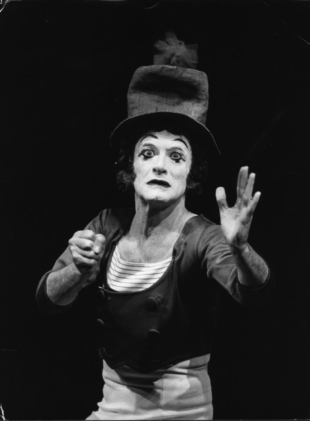 The mime artist Marcel Marceau, among the rescuers whose stories are featured (Photo: Keystone / Getty Images) הפנטומימאי מרסל מרסו