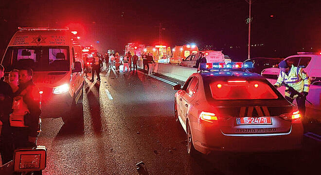 זירת התאונה בכביש הסרגל (צילום: תיעוד מבצעי מד"א) זירת התאונה בכביש הסרגל