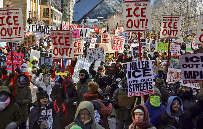 רבבות מפגינים נגד סוכנות ההגירה שלשום במיניאפוליס