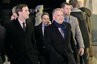 מפקחים מקרוב השליחים האמריקאים וויטקוף וקושנר, בשבוע שעבר בדאבוס