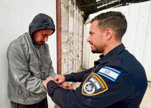 22 חודשים אחרי: שוטר שנפצע קשה בתאונה עצר את גנב הרכב שפגע בו