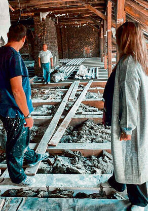 עליית הגג במהלך השיפוץ (ללא) עליית הגג במהלך השיפוץ