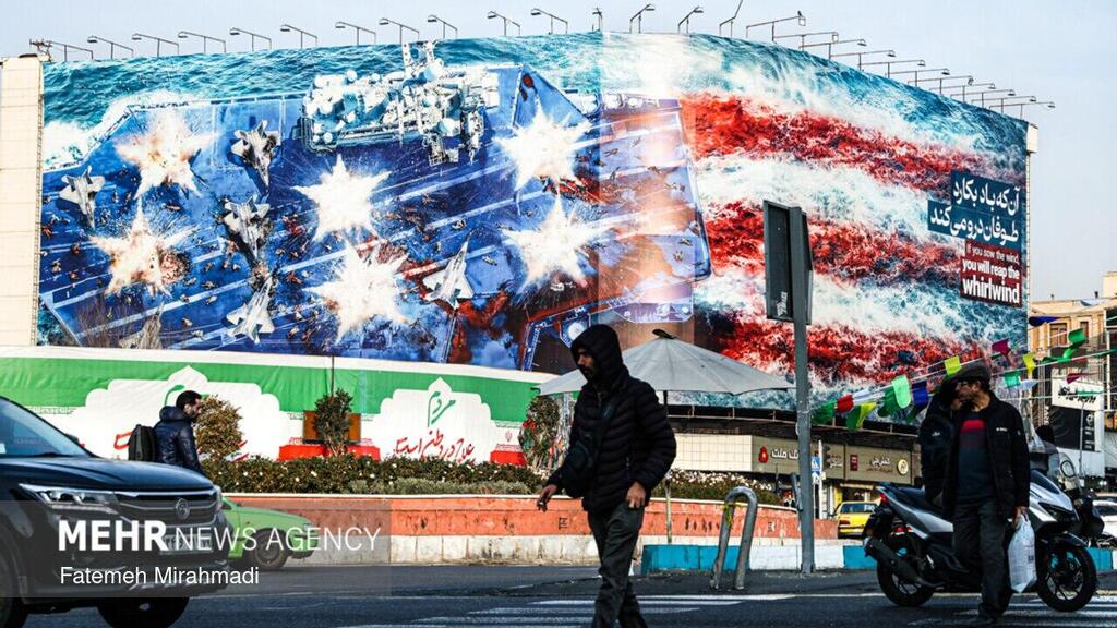 A threatening sign directed at the United States displayed in Tehran’s Revolution Square השלטים שנתלו בטהרן