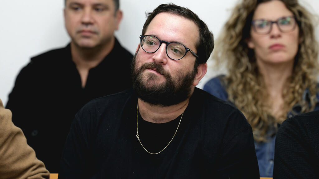 יונתן אוריך ועמרי אסנהיים בדיון בבית המשפט השלום ראשל"צ (צילום: אביגיל עוזי) יונתן אוריך ועמרי אסנהיים בדיון בבית המשפט השלום ראשל"צ