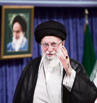 דיכא את המחאות. חמינאי