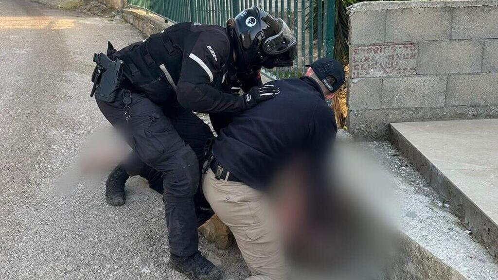 מעצרו של מספר 2 בארגון הפשע בכרי (צילום: דוברות המשטרה ) מעצרו של מספר 2 בארגון הפשע בכרי