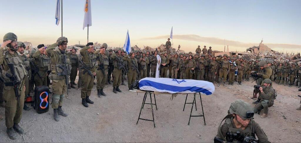 צילום: לפי סעיף 27א לחוק זכויות יוצרים הרמטכ"ל מצדיע לארונו של רן ז"ל