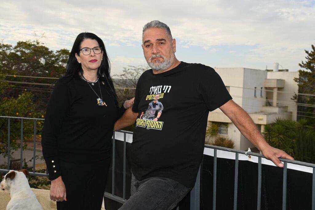 "גאים במדינה ובחיילים שלנו". הוריו של רן היום, זמן קצר לפני שנודע על השבת בנם (צילום: הרצל יוסף) טליק ואיציק גואילי