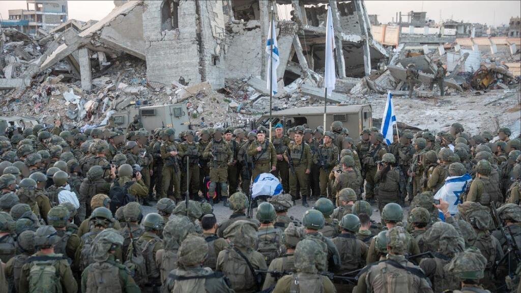 IDF chief of staff salutes Ran Gvili in Gaza (Photo: IDF) הרמטכ"ל מצדיע לרס״ר רן גואילי ז״ל בדרכו האחרונה מרצועת עזה